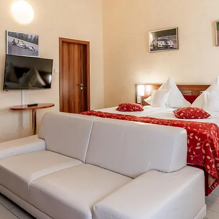 Land-gut-hotel Am Ring Hotell