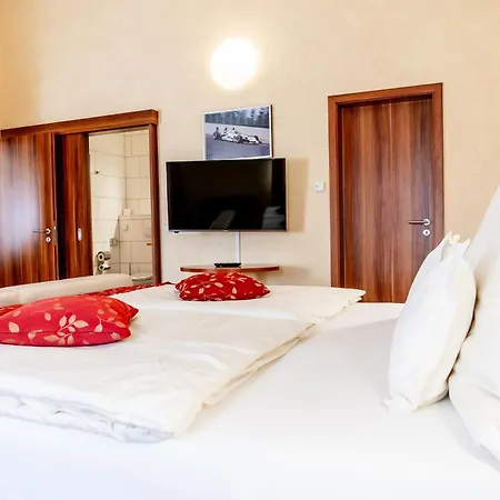 Hotell Land-gut-hotel Am Ring Meuspath