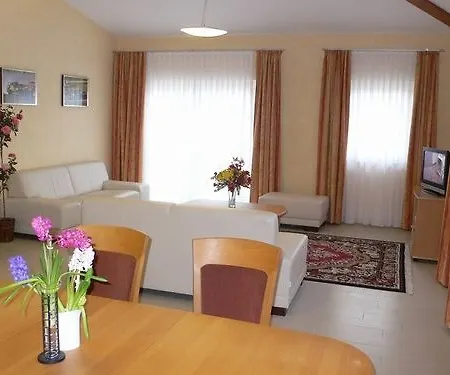 Land-gut-hotel Am Ring Meuspath