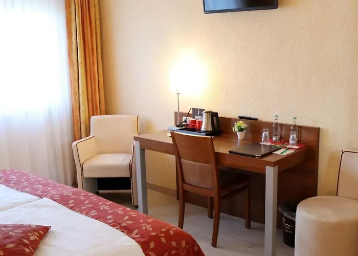 Hotell Land-gut-hotel Am Ring Meuspath