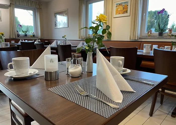 Hotell Land-gut-hotel Am Ring Meuspath